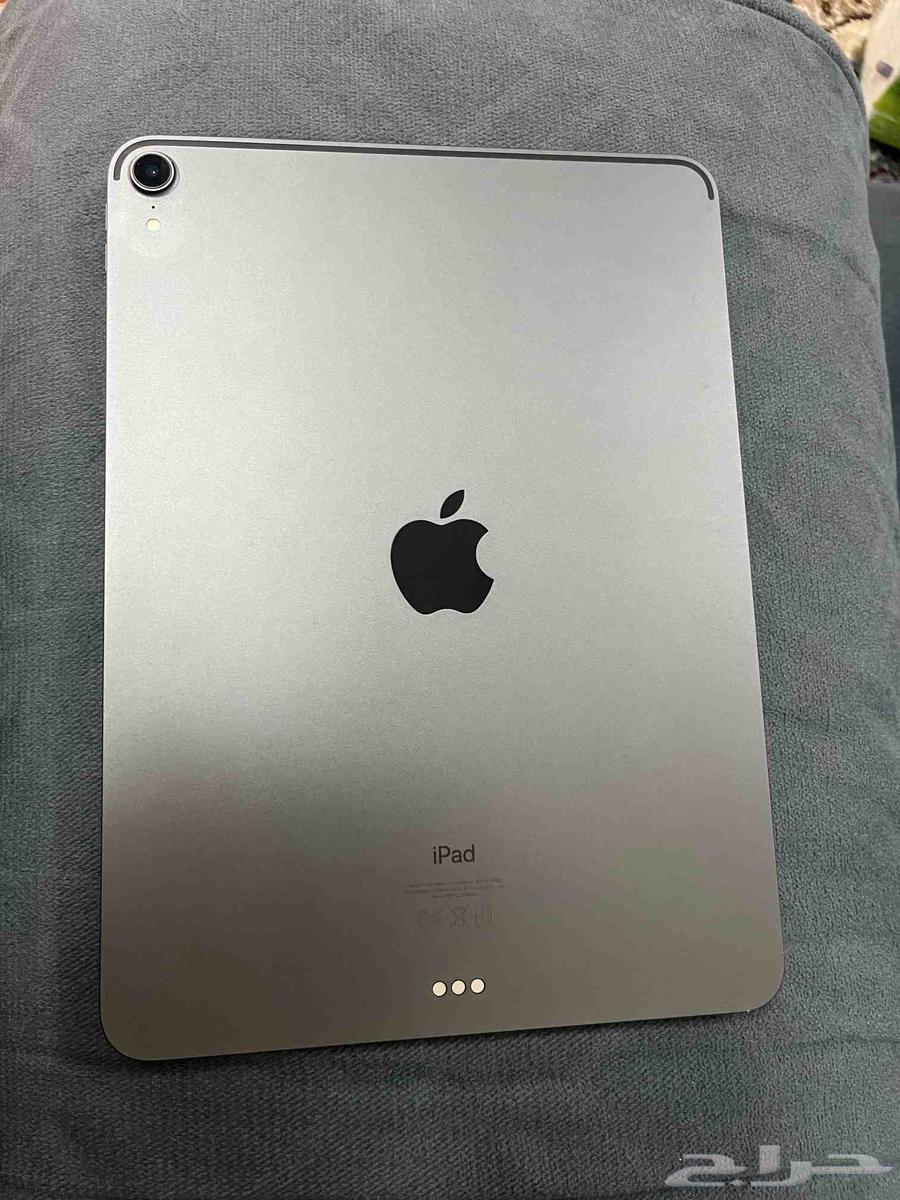 iPad Pro 2018 بحالة ممتازة مع كرتونه64141536689793112