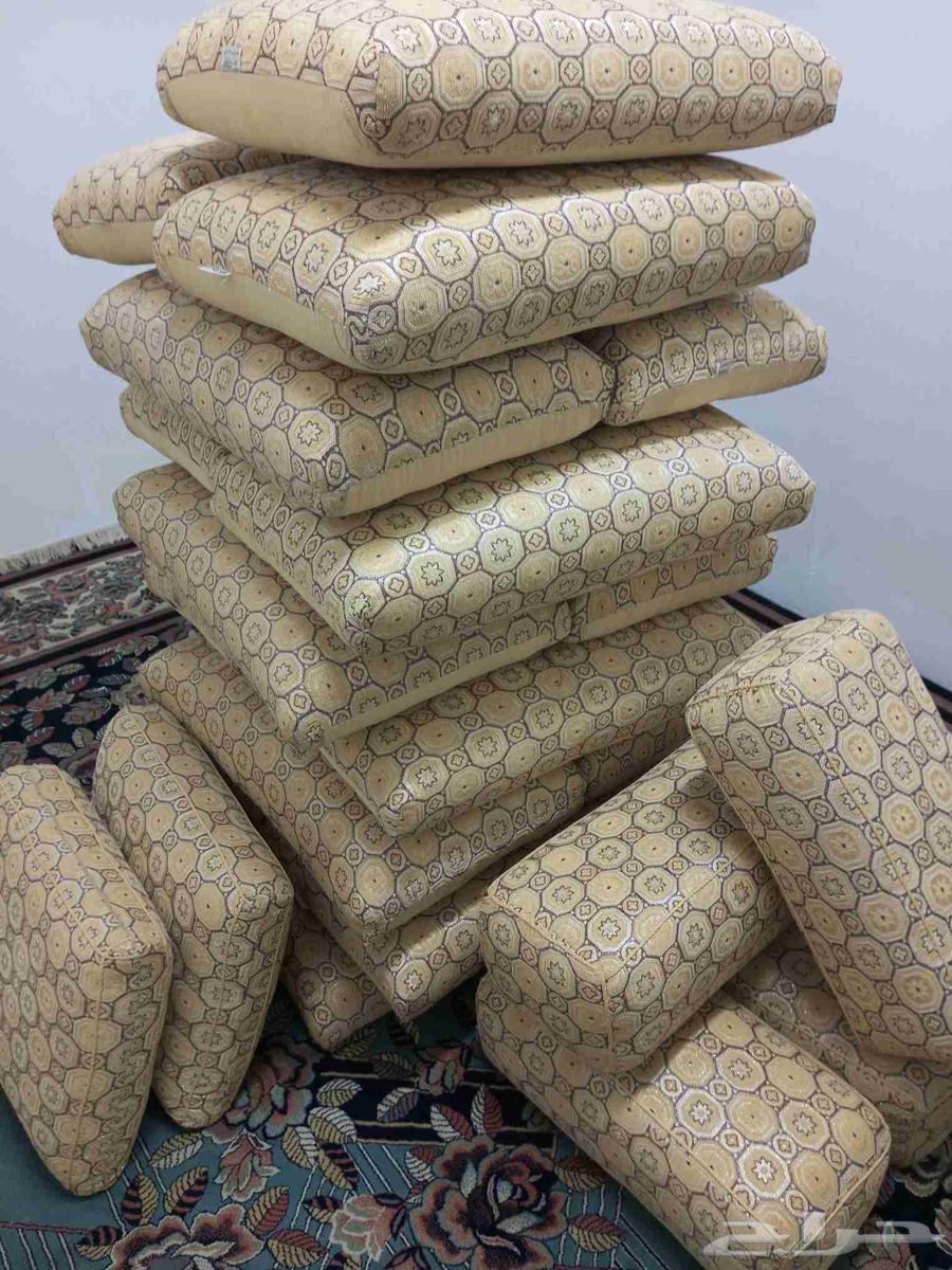 مساند طرف نظيفة جدا للبيع العدد 20 و 4 تكايات للبيع المستعجل64217075410178111