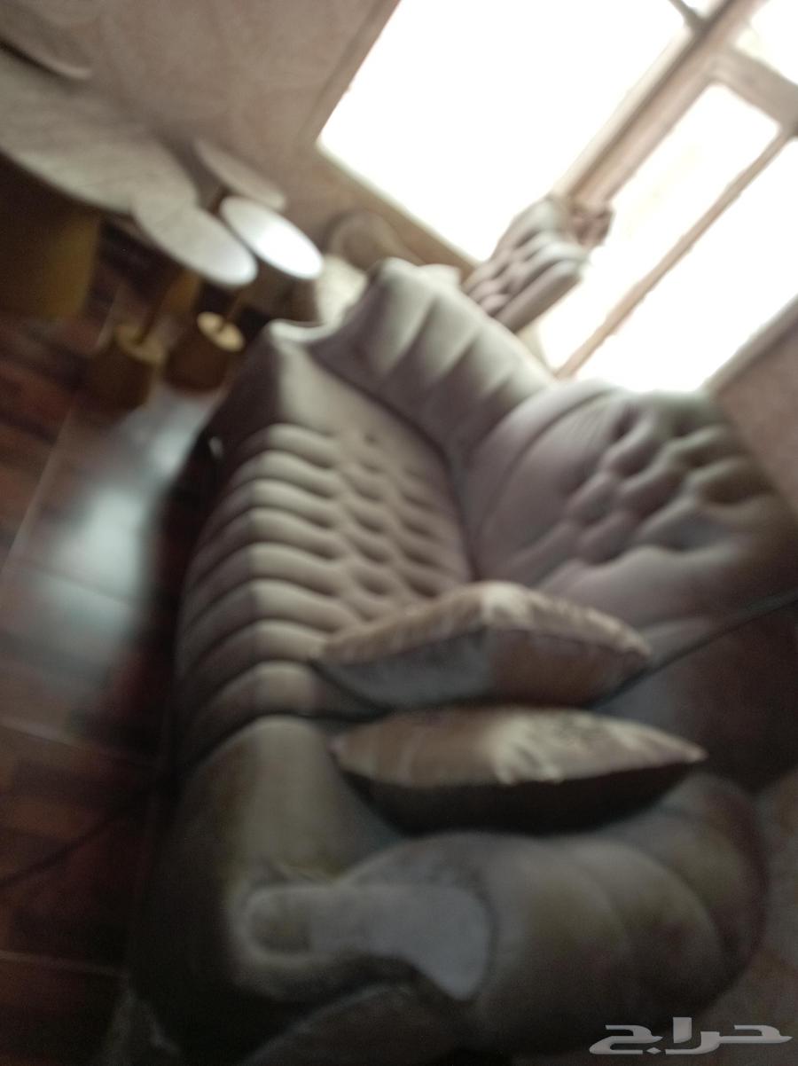 كنب تركي مع طقم طاولات مع سجاد نظيف جدا64215387902594110