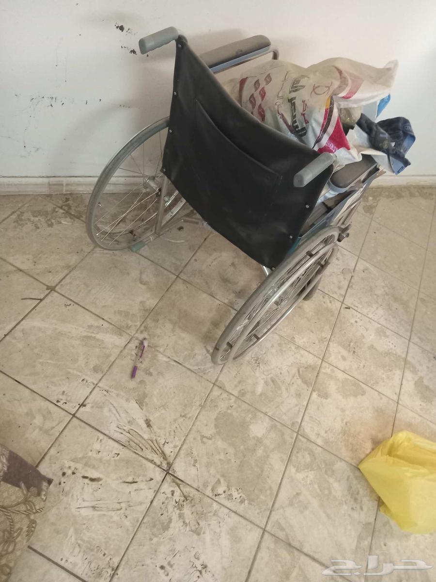 كرسي متحرك مستعمل للبيع مش هنختلف في السعر64211707095681110