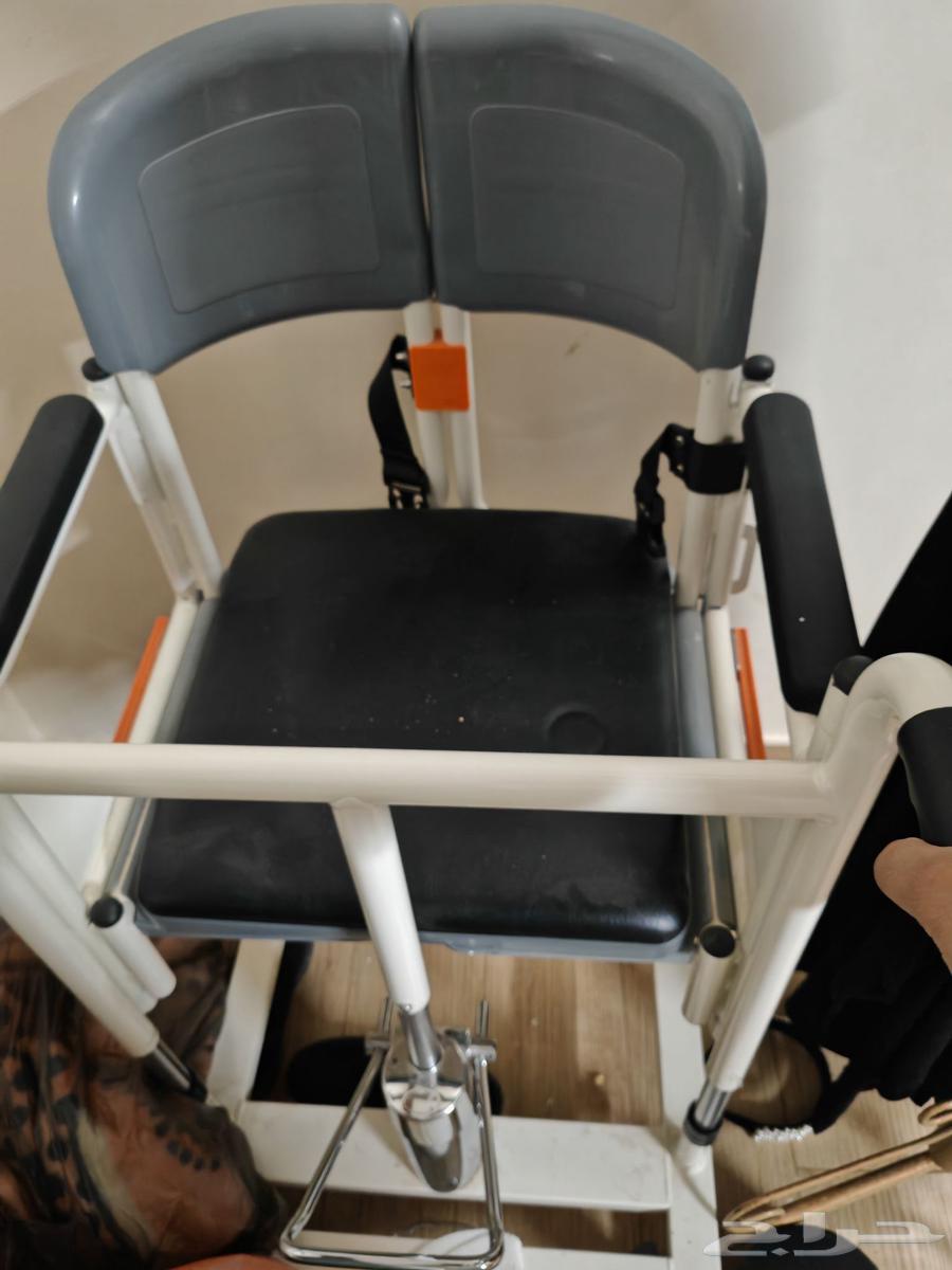 كرسي لدورة المياه للمعاقين وكبار السن او بعد العمليات64220255314049110