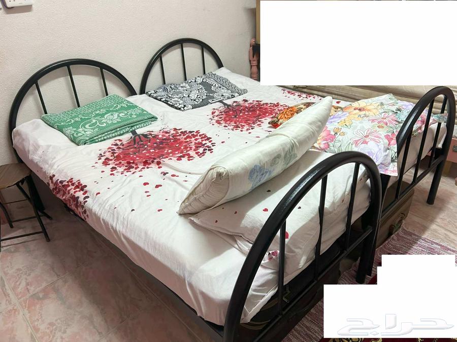 4 beds with mattresses64227858043393110