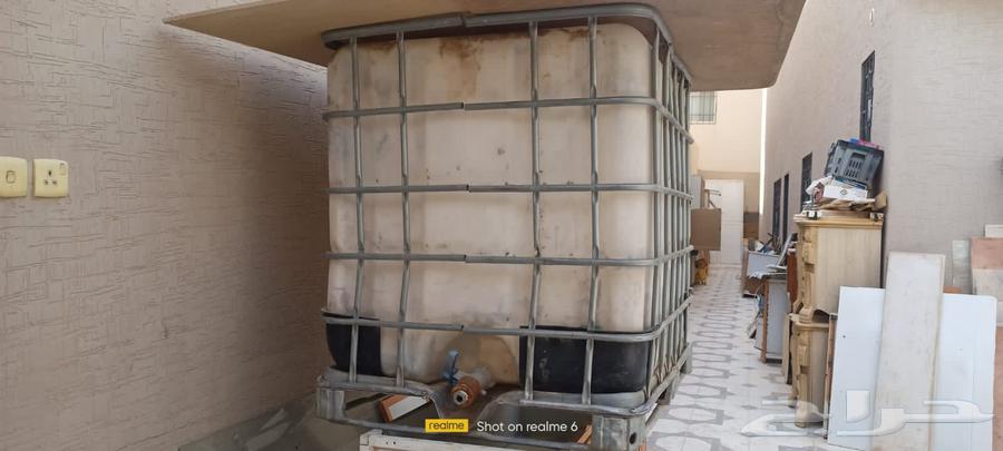 خزان مياه للبيع   بجحم 1000 لتر السعر 300 قابل للتفاوض64219422661121111