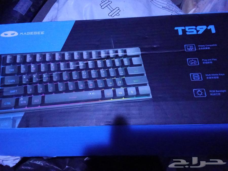 السلام عليكم ورحمه الله وبركاته يوجد كيبورد وماوس وفرشة64230473083139110