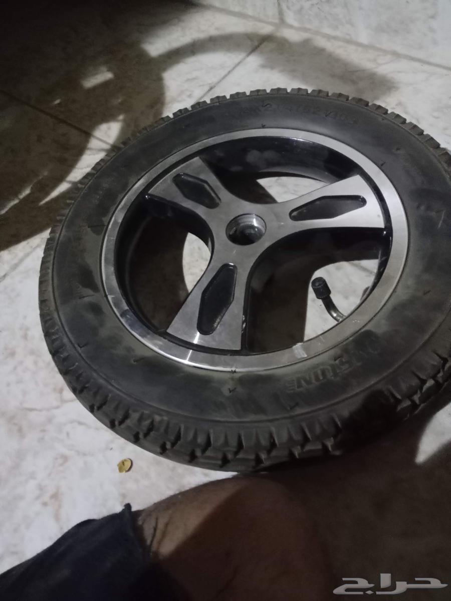 Insulators that were from an electric cart, I brought them here for someone to recycle64408385883906111