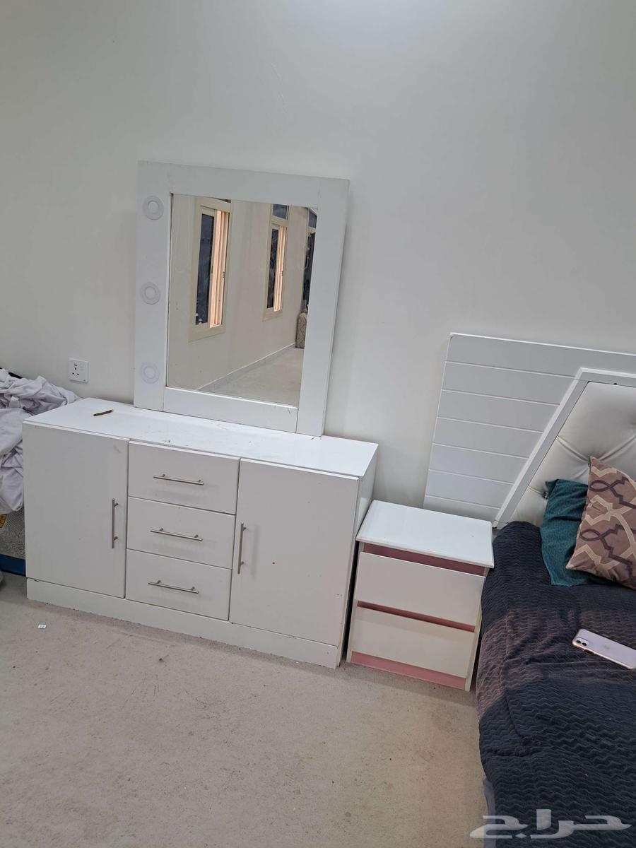 السلام عليكم مساء الخير غرفة نوم مستعمل نظيف للبيع64222123480449111