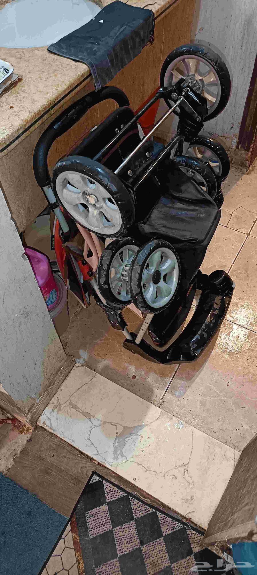 عربة أطفال بحالة ممتازة64226758464130112