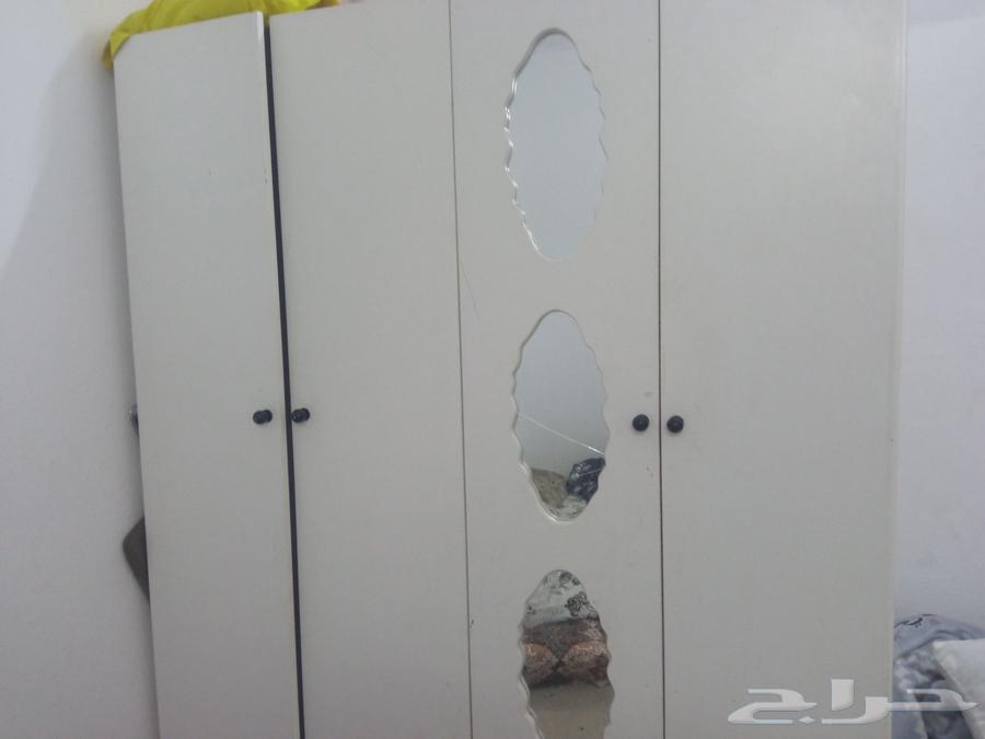 السلام عليكم اثنين مكيفات وثلاجه شغالات مضمونات ودولاب وماسه64225996329730114