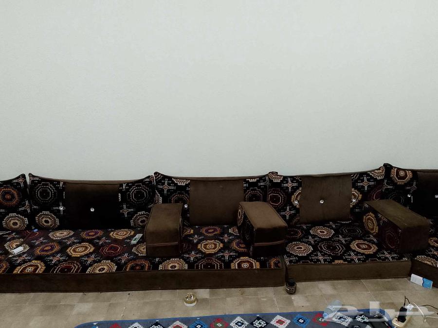 Clean floor sofa for sale with 5 pillows, approximate size 4 by 464222543497089111