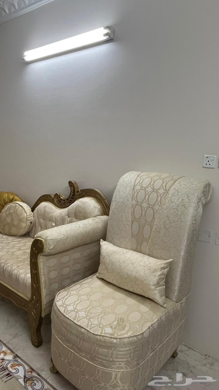 كنب مستعمل للبيع 2ستائر 22 قطعة وسائد وقطعة سجاد200في30064231652085890113