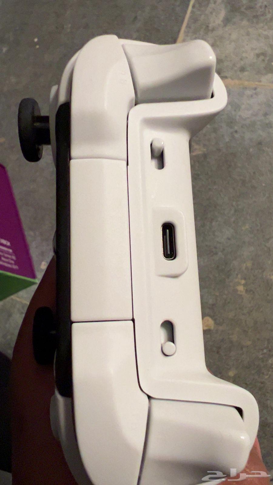 Professional Hand64219246680706114