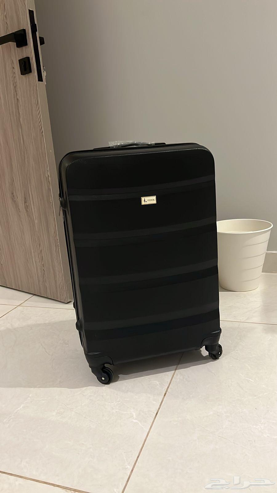 New medium-sized travel bag with documents.64230139926787110