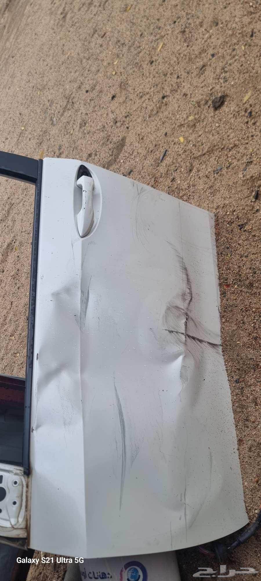 باب كرولا 2018 فيه دقه خفيفه بسماعه وظفيره ومقبض باب64403251066882110