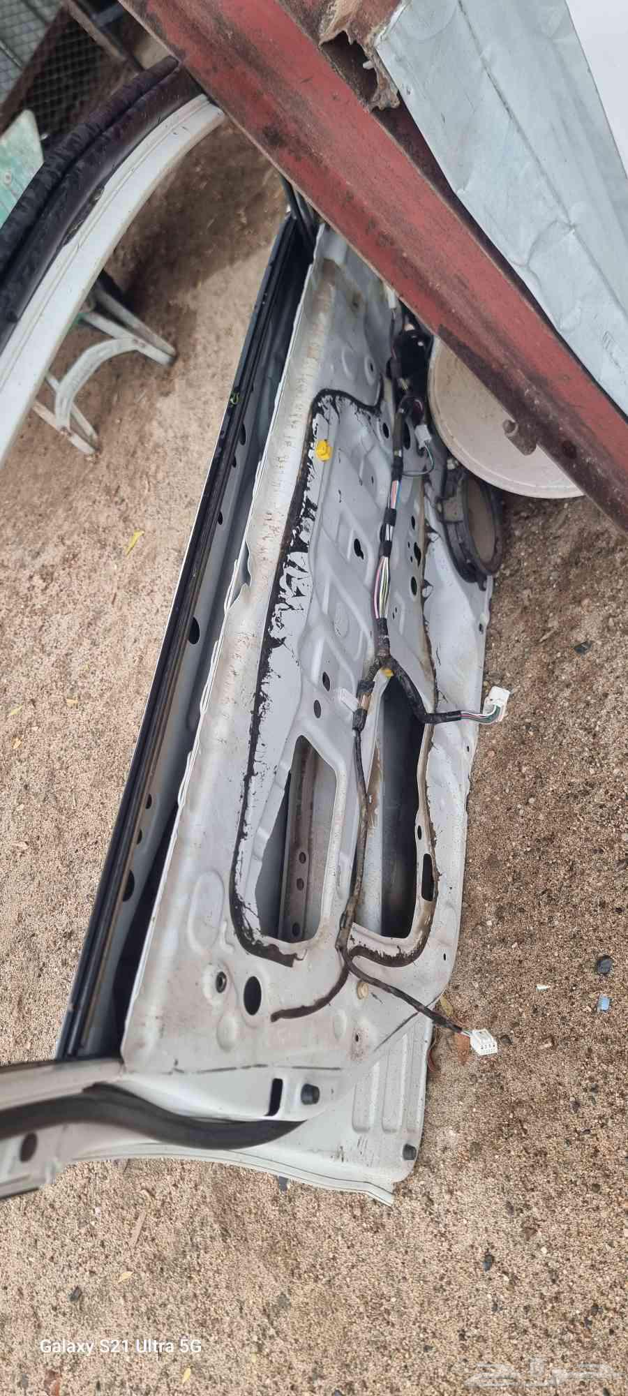 باب كرولا 2018 فيه دقه خفيفه بسماعه وظفيره ومقبض باب64403251066882111