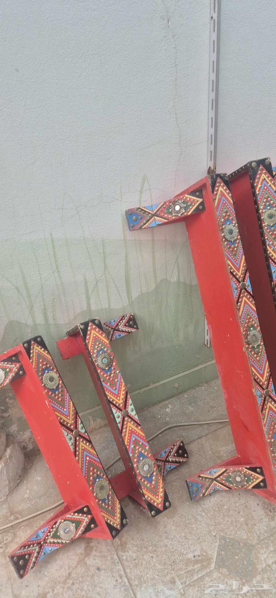 رف خشب مستعمل بسعر مخفض64219641555586111