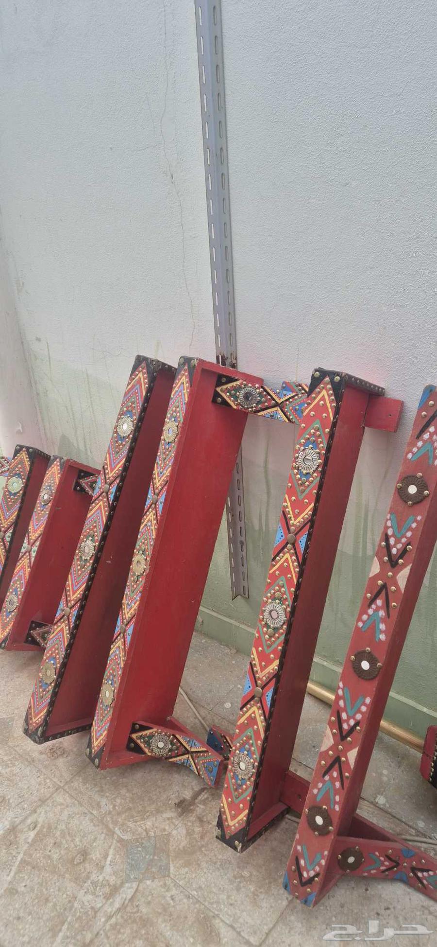 رف خشب مستعمل بسعر مخفض64219641555586110