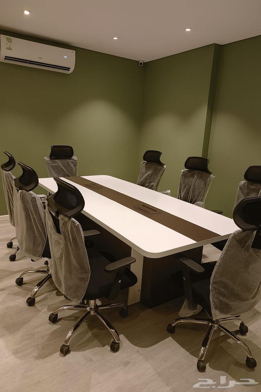 كبير وصغير طاوله اجتماعات لون ابيض وبني في جده64244076218115114