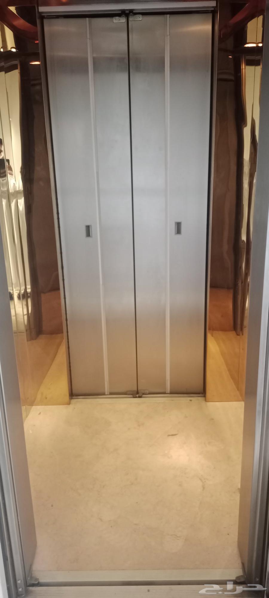 مصعد ايطالي للبيع مستعمل64241410570626112