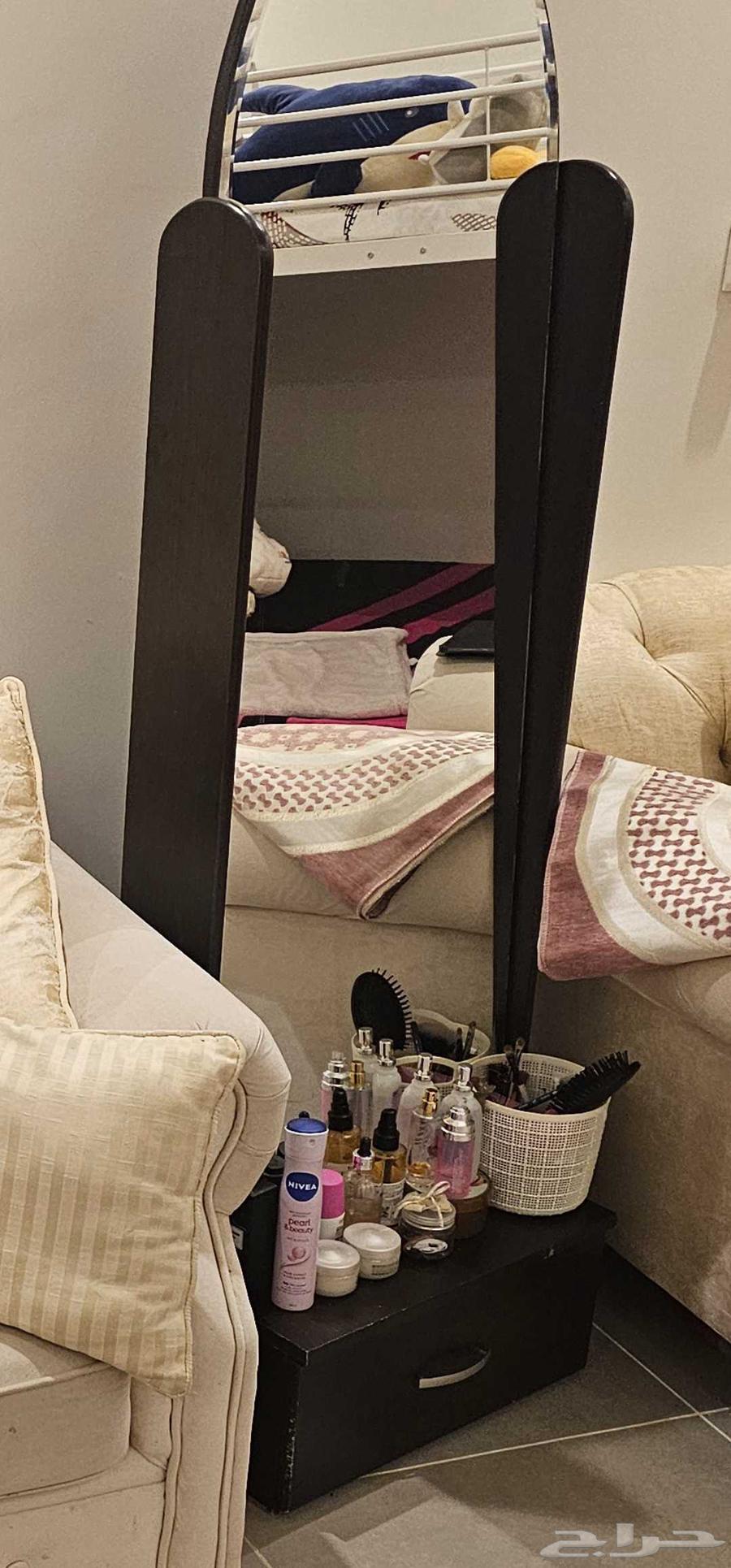 فرن كهربائي مستعمل ومراية وكرسي وكنبة وطاولة تليفزيون64251543910017110