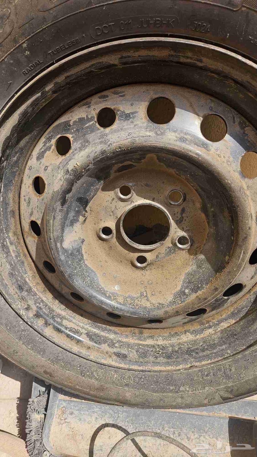 كفر مقاس 215 60 16 مع جنط خمس مسامير64414382042369113