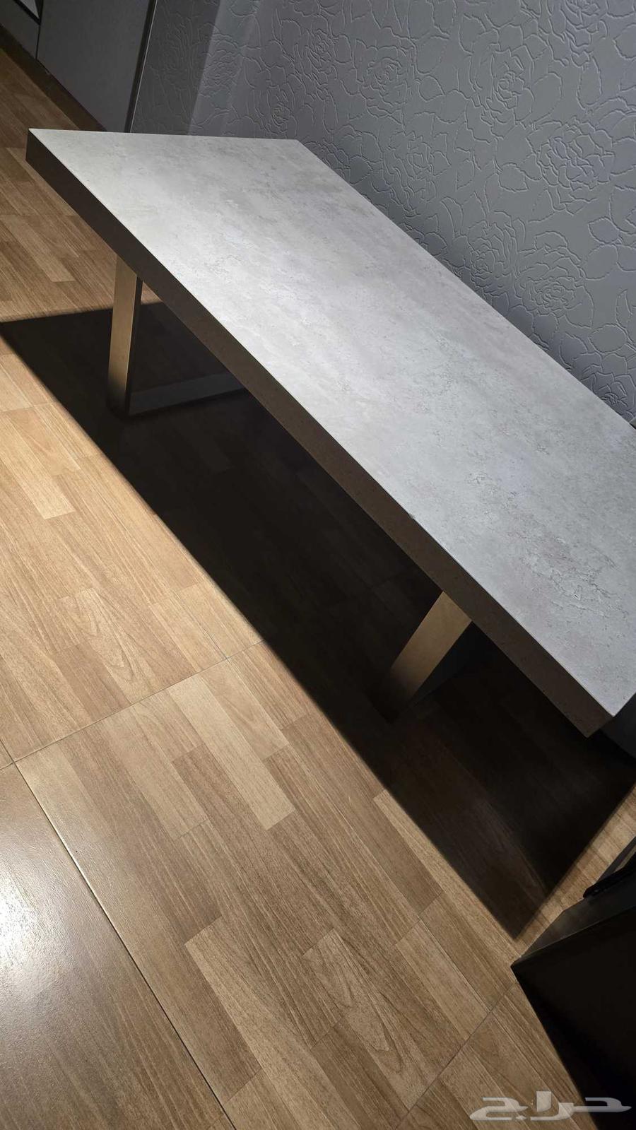 طاوله كوفي نظيفه جدا بها صورت بعض العيوب64233635091970113