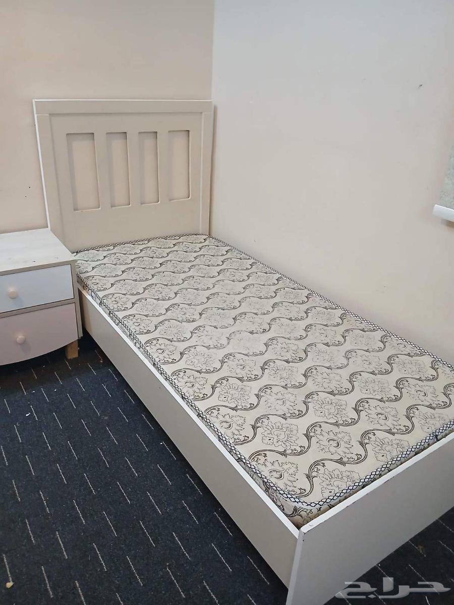 2ستارة ودولاب ملابس و سرير للبيع في المدينة المنورة64236087635586113