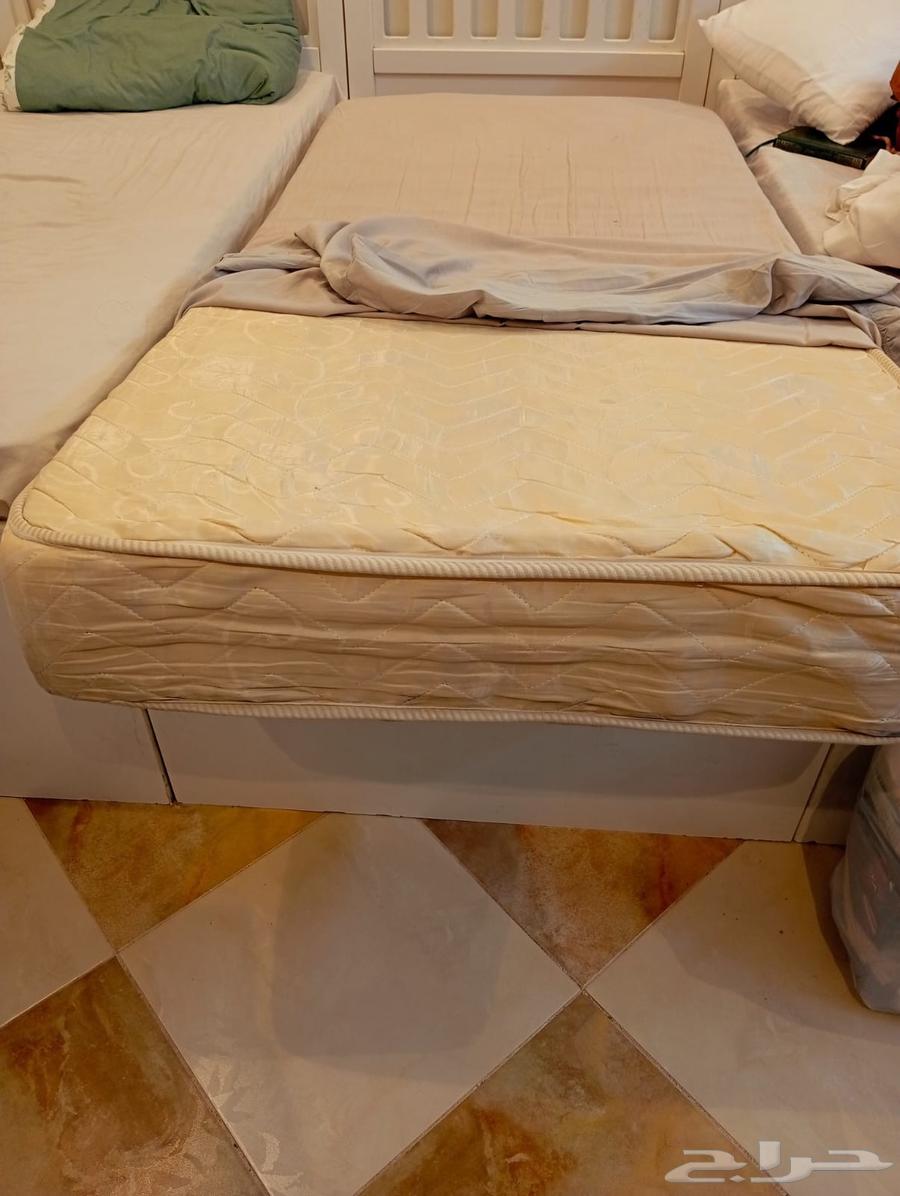 2 single beds with mattresses, one free64251255393794111