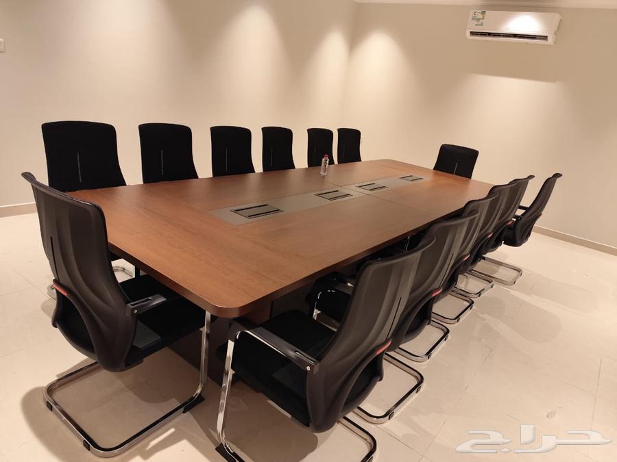 كبير وصغير طاوله اجتماعات لون ابيض وبني في جده64244076218115110