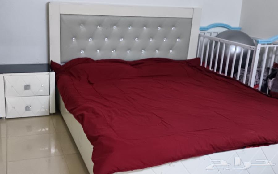 للبيع كرسي دوار وغرفة نوم تم تخفيض السعر 500 للبيع المستعجل64244235488130114