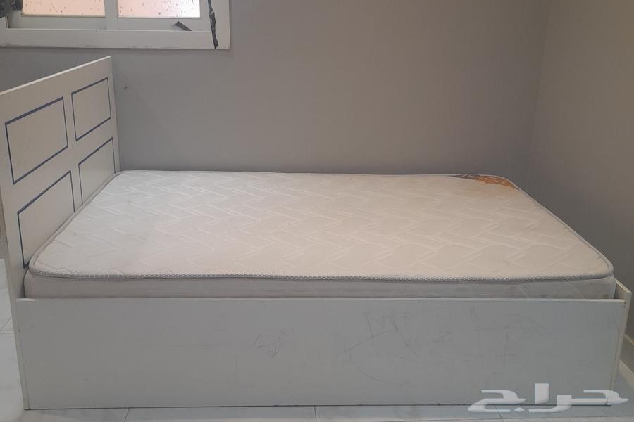 سرير ابيض مع مرتبه سعر 400 استخدام نظيف64251106544515110