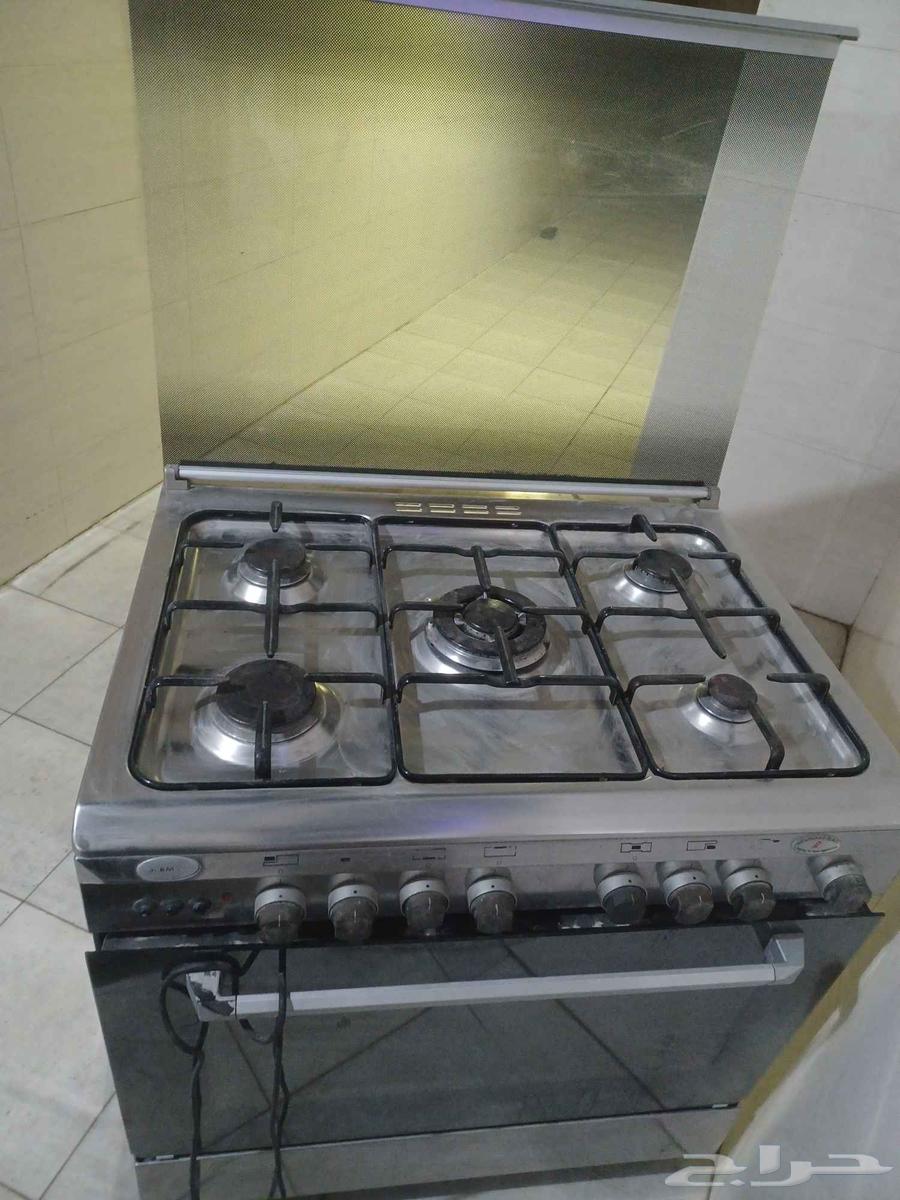 Zaqzooq oven, clean with excellent usage and includes a grill, located in Al-Huffo64240548671361111