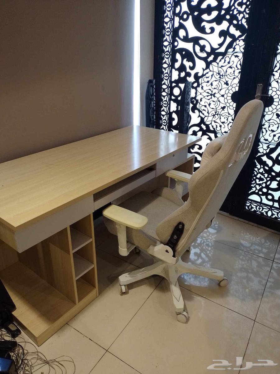 مكتب وكرسي للبيع64241240464899111