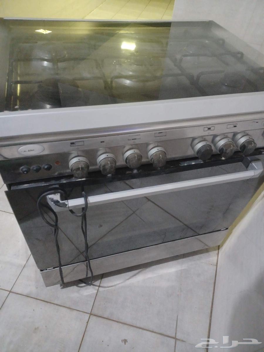 Zaqzooq oven, clean with excellent usage and includes a grill, located in Al-Huffo64240548671361112