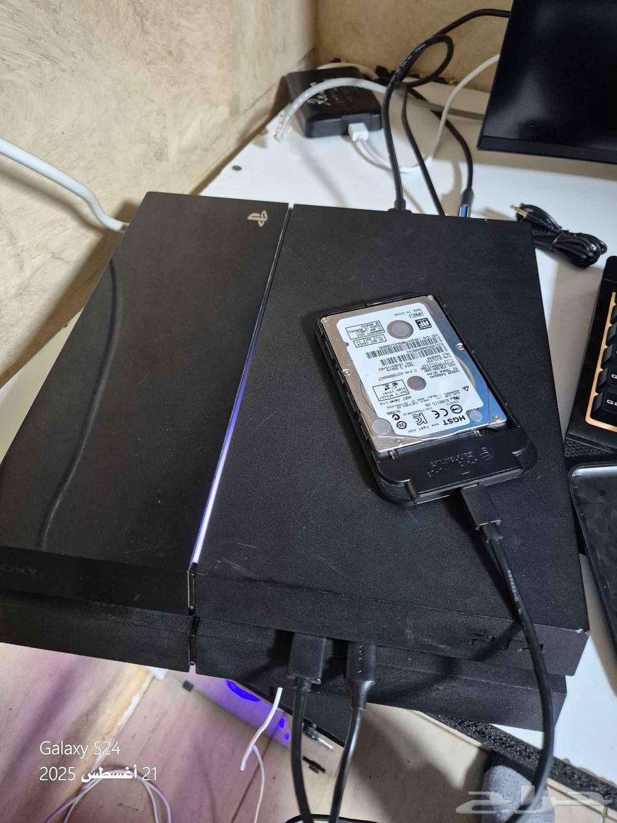 Hacked PlayStation 4 with CD and flash version 12.0064250939367682110