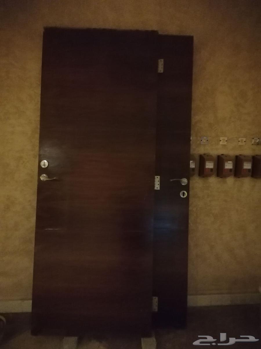 2 ابواب خشب للبيع مستخدم نظيف64253438737155110