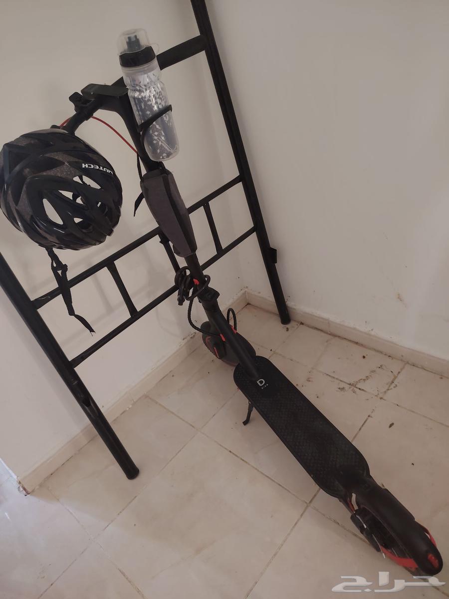 سكوتر كهربائي شبه جديدمعى كل الاغراض الي فيه 600ريال عررطه64246493589634110