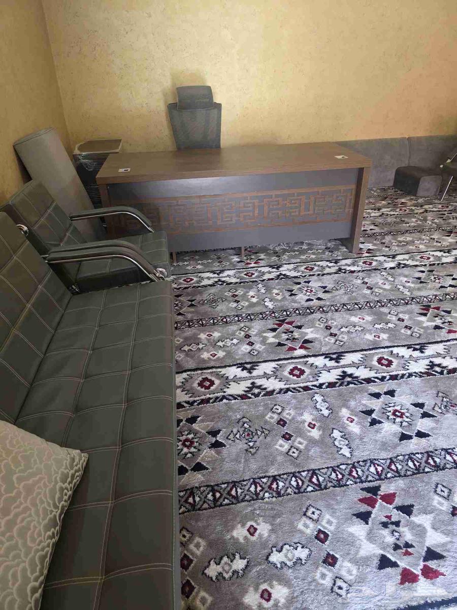 للبيع اثاث مكتب شبه جديد64242455981570112