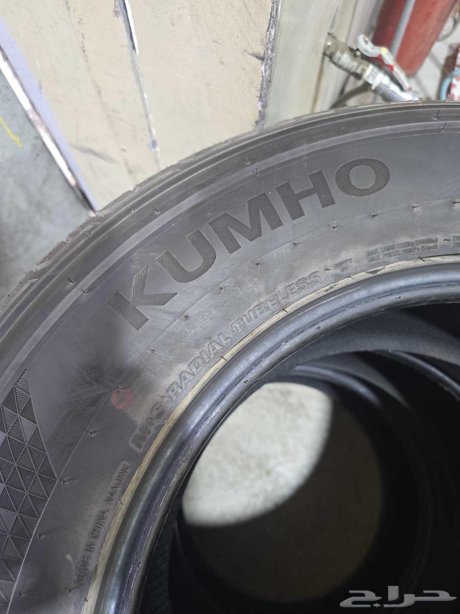 كفرات كومهو 265 65 17R شبه جديدة للبيع64414779587458112