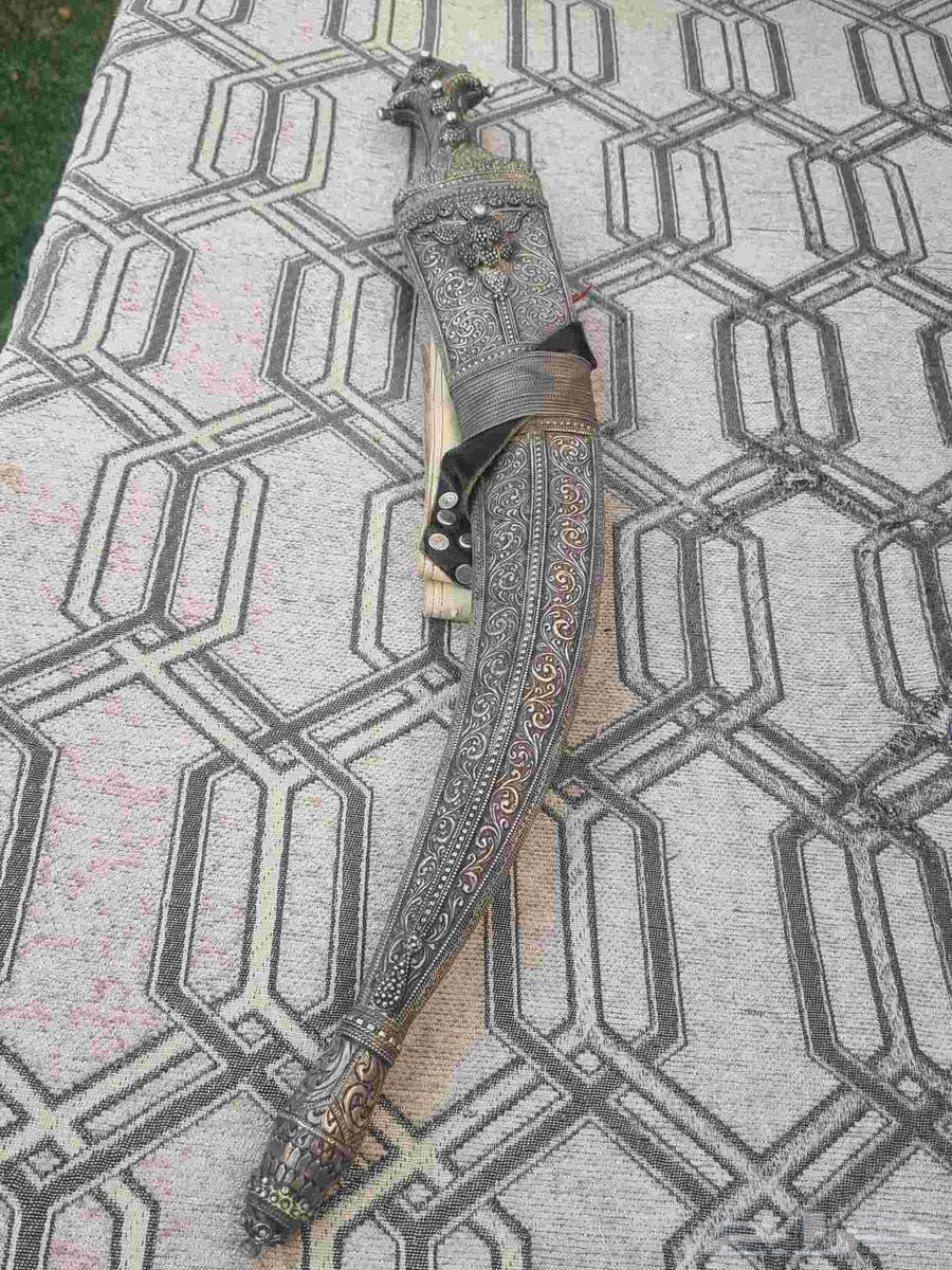 جنبيه مقفل فضه ثقيله قديمه على السوم64237509476098110