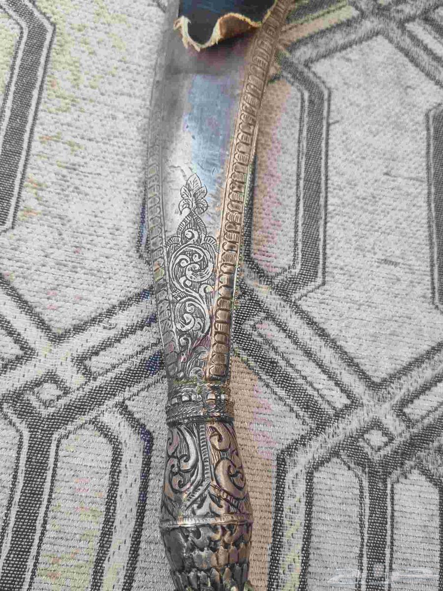 جنبيه مقفل فضه ثقيله قديمه على السوم64237509476098111