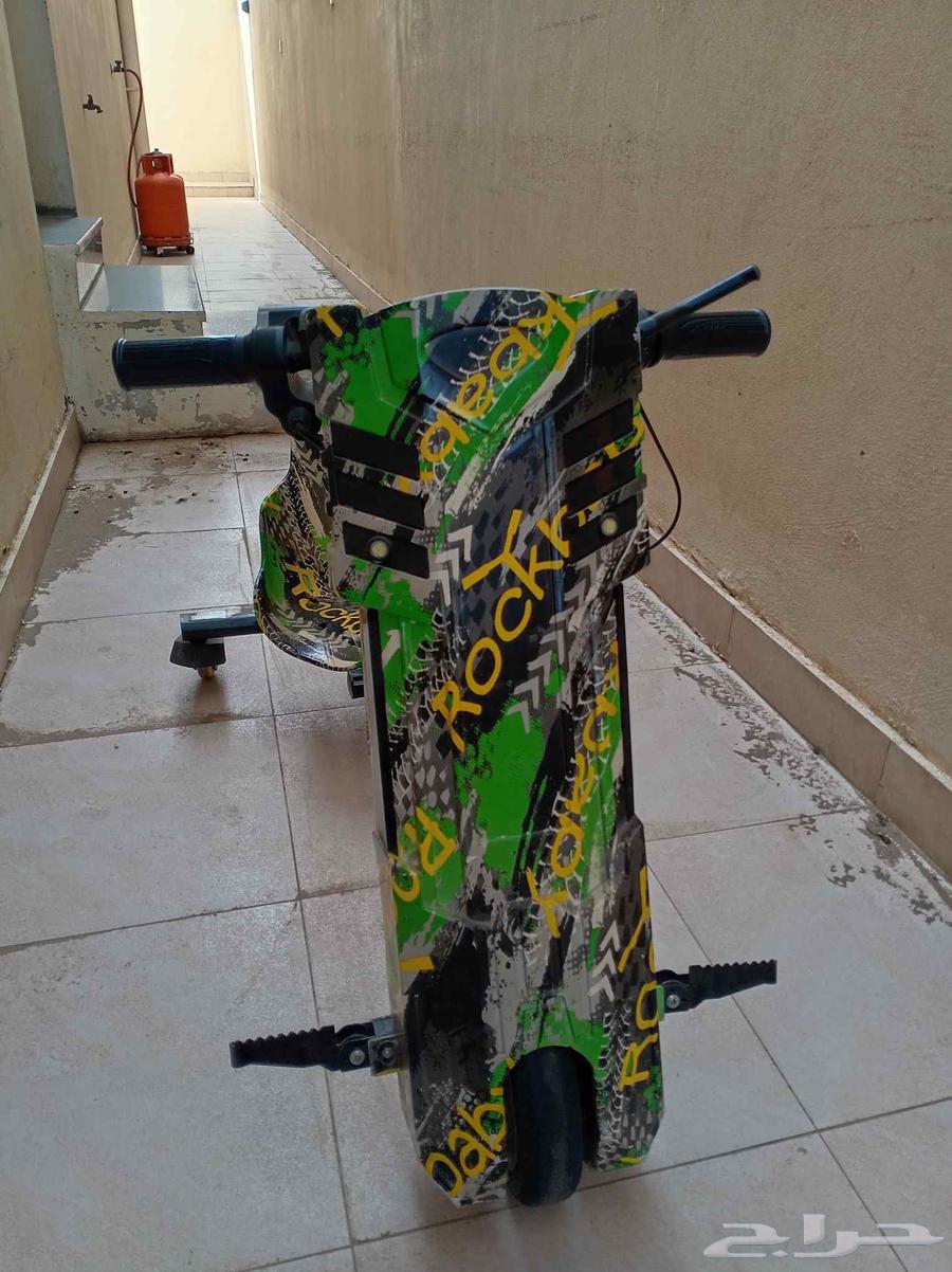 Rear tire of the Dfert scooter is damaged, but the battery is good and comes with a charger64245288768770113