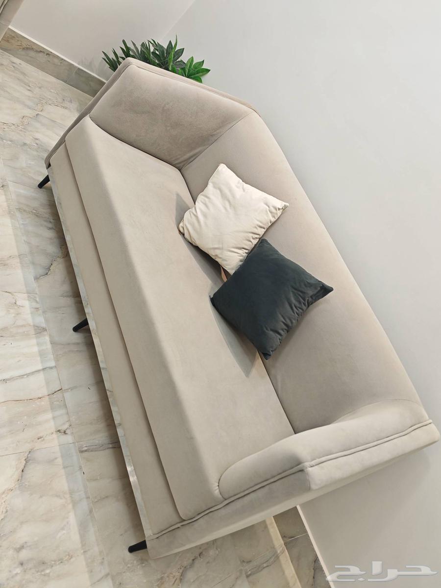 كنب ثلاث قطع شبه جديد وستاره البيع سمح ان شاء الله64235175941377111