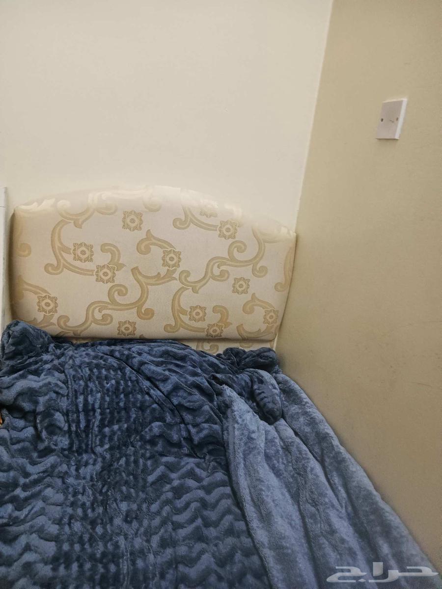 2 سرير للبيع احمر وبيج64231850615425111