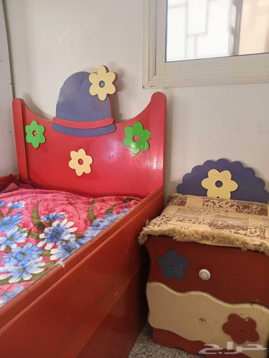 2 سرير للبيع احمر وبيج64231850615425110