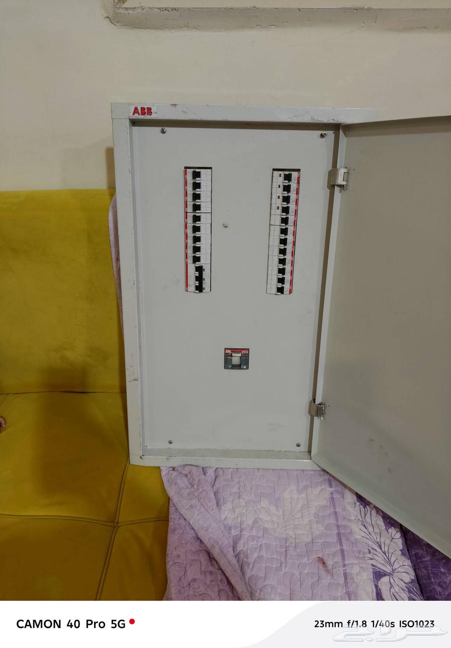 Electric panel for sale, used, very clean, 24 circuit breakers64416848871555110