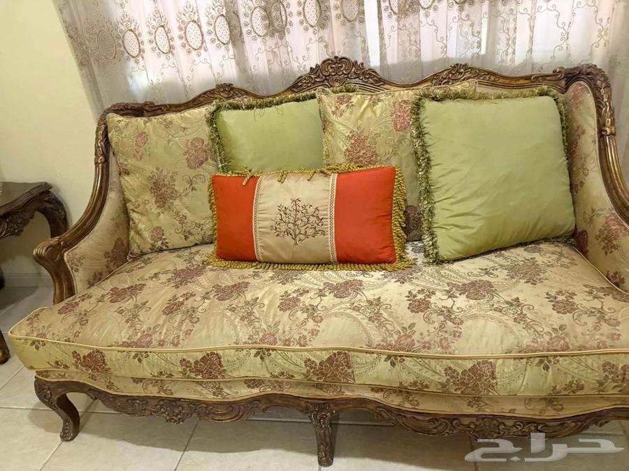 كنب صالون فخم بحالة ممتازة من المطلق64241577575682113