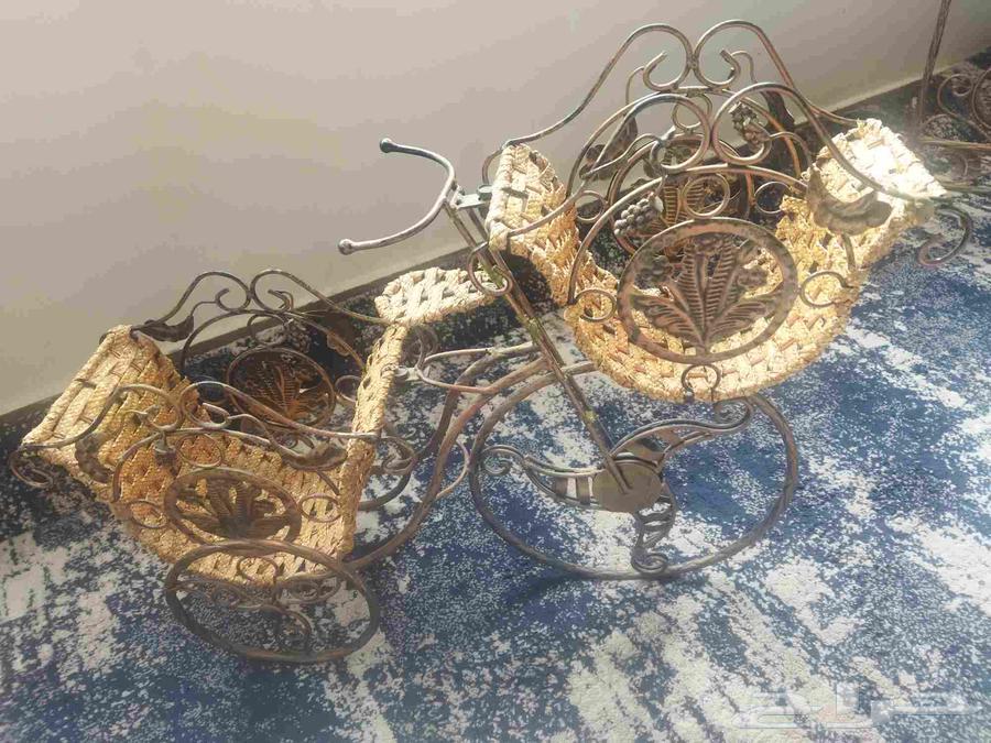 Shelves for organizing items64241934489091110