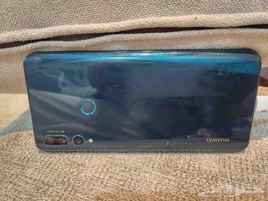 Huawei phone almost new, used only for two months, screen broken64251106195201113