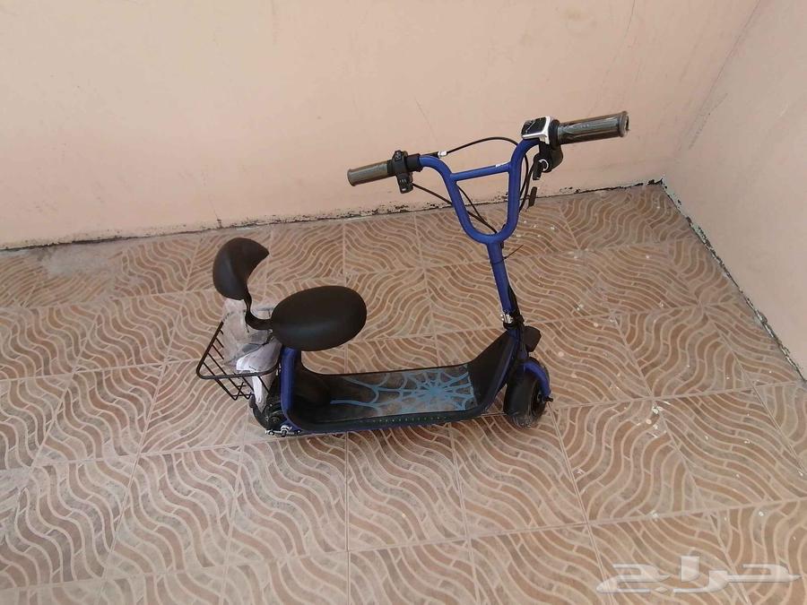 Hello, used scooter once and comes with Bluetooth, price 60064238371469442110
