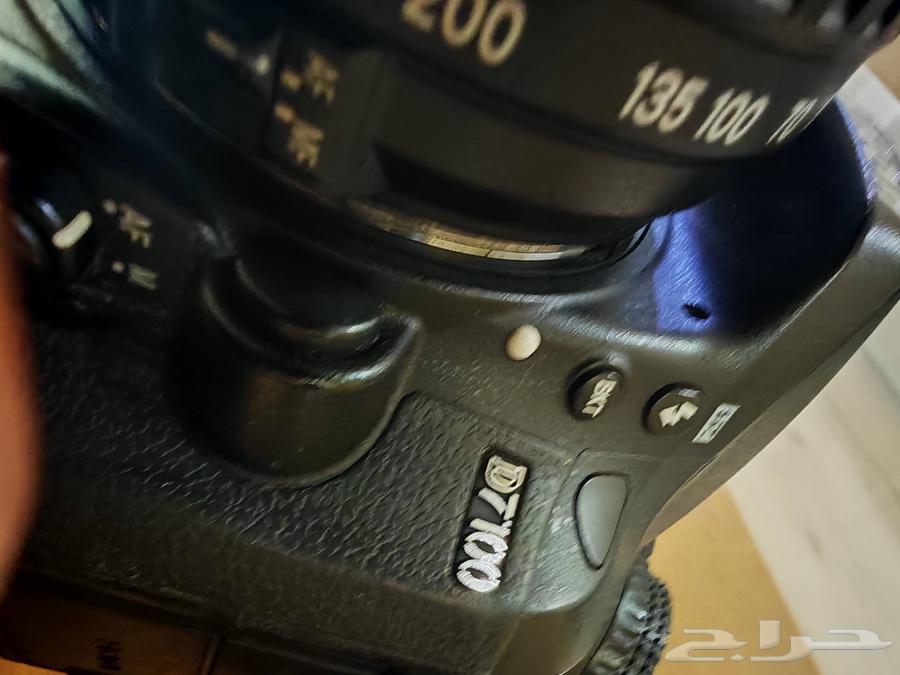 Nikon D7100 camera with two lenses64244433798659110